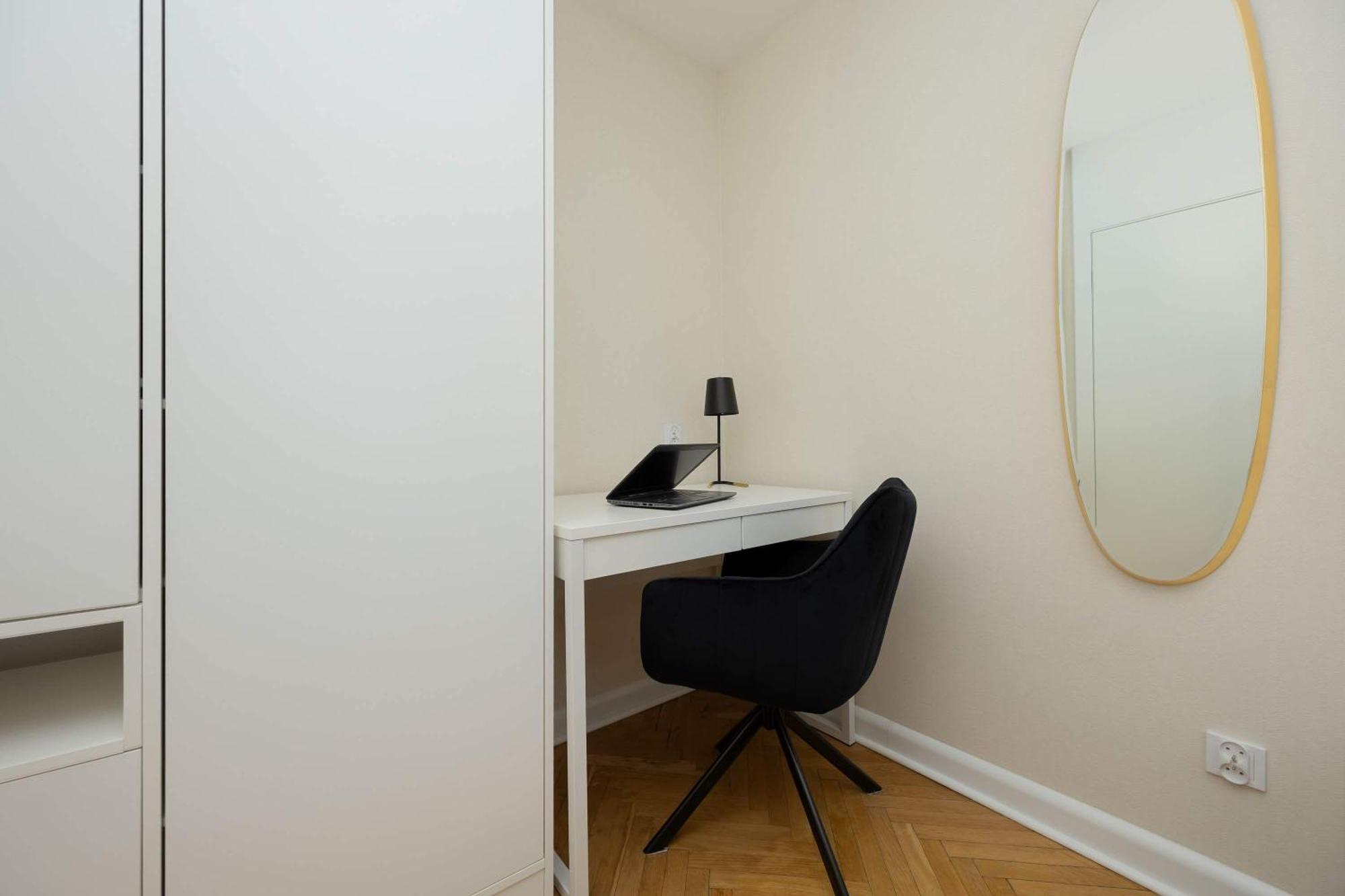 Apartment Tasteful One Bedroom By Renters Warschau